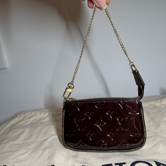 Louis Vuitton Vernis Mini Pochette Accessories - Picture 2 of 12
